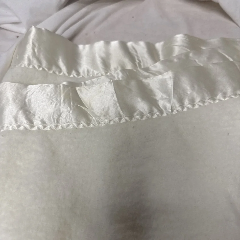 Vintage Quiltex Beatrix Potter Peter Rabbit Embroidered Satin Edge Baby Blanket